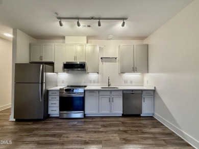 Lovely 1-bedroom condo in Bull City Commons Condominiums. Walk