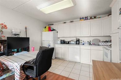 This well-appointed 1-bedroom, 1-bathroom unit offers a highly - photo 6