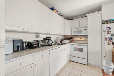 This well-appointed 1-bedroom, 1-bathroom unit offers a highly - photo 8