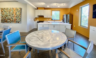 Lovely 1-bedroom condo in Bull City Commons Condominiums. Walk