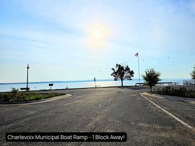 Enjoy convenient one-floor living in this recently renovated - photo 33