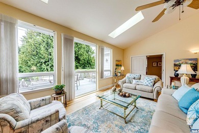 Impeccable One Owner Custom Home in Sunland! The grand entrance - photo 6