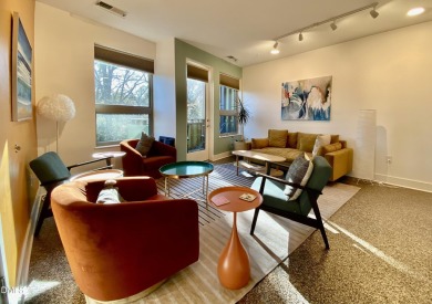 Lovely 1-bedroom condo in Bull City Commons Condominiums. Walk