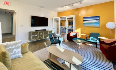 Lovely 1-bedroom condo in Bull City Commons Condominiums. Walk