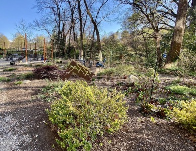 Lovely 1-bedroom condo in Bull City Commons Condominiums. Walk