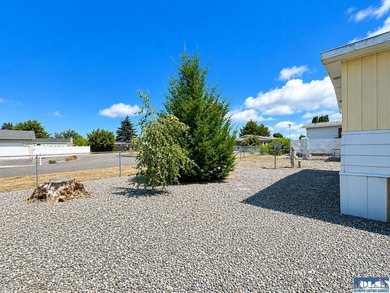 Welcome home to this charming 2-bedroom, 1-bath home in Juniper - photo 4