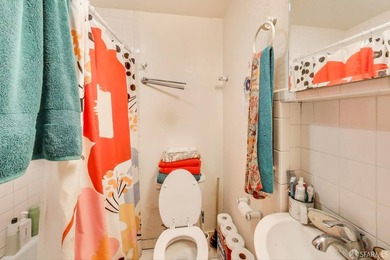 Truly a rare opportunity for this NEWLY painted 5 units 5 baths - photo 8