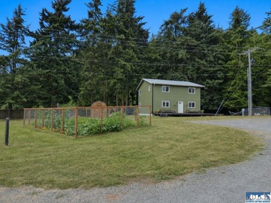 Tucked among mature trees and lovingly maintained, this inviting - photo 3