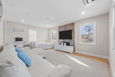 Welcome to this beautifully renovated 3-bedroom, 3-bathroom home - photo 3