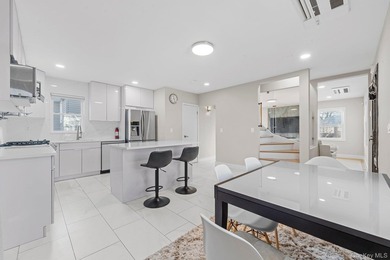 Welcome to this beautifully renovated 3-bedroom, 3-bathroom home - photo 5