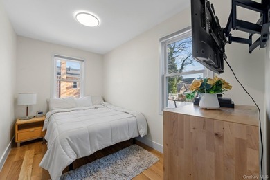 Welcome to this beautifully renovated 3-bedroom, 3-bathroom home - photo 9