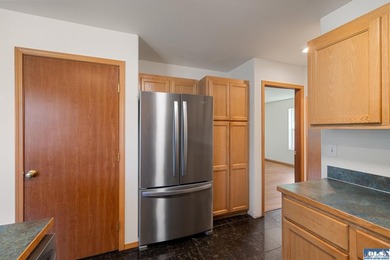 Welcome home to Peninsula Village, adjacent to Peninsula Golf - photo 6