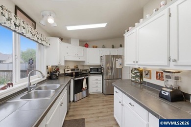 Accepted Offer with Contingencies. Stunning home on a cul-de-sac - photo 13