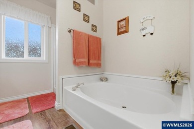 Accepted Offer with Contingencies. Stunning home on a cul-de-sac - photo 20