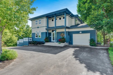 Lake Home For Sale in Gatineau (Gatineau),