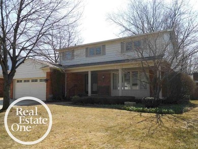 Lake Saint Clair Home Active Under Contract in Grosse Pointe Woods Michigan