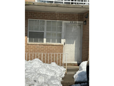 Opportunity Knocks! Ground Level 2 Bedroom Corner Condo in the - photo 2