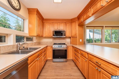Welcome to this beautifully updated condo on desirable Hilltop - photo 4