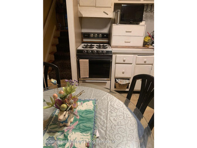 7 TOTAL BEDROOMS IN THIS TWO FAMILY HOME. Outstanding investment - photo 9