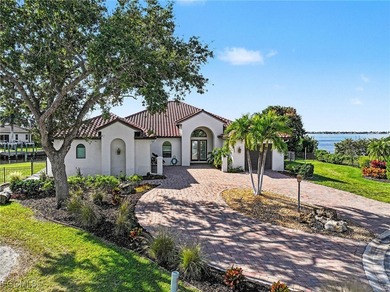 Caloosahatchee River Home For Sale in Fort Myers Florida