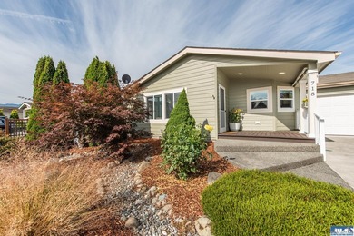 Move-in ready and the Perfect Home Location close to shopping - photo 3