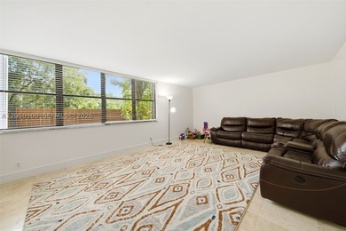 Large corner 3BR/2BA in a gated, secluded Aventura community - photo 15