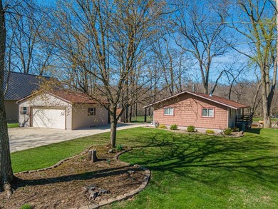 This beautiful, nearly 3,000 square foot cottage-style lakefront - photo 17