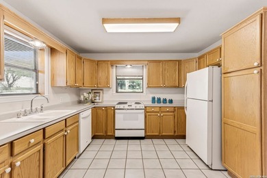 Nestled on over 6 private acres near Canyon Lake, this warm - photo 7