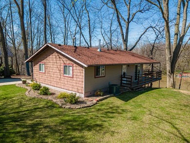 This beautiful, nearly 3,000 square foot cottage-style lakefront - photo 18