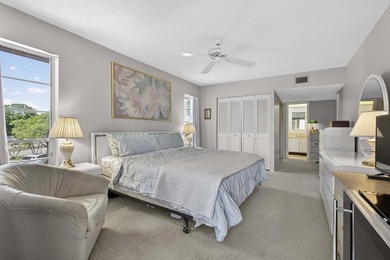 Welcome to your tranquil Florida retreat! This light-filled - photo 24