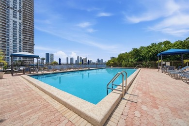 Large corner 3BR/2BA in a gated, secluded Aventura community - photo 25