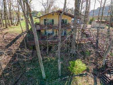 This beautiful, nearly 3,000 square foot cottage-style lakefront - photo 25