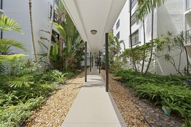 Large corner 3BR/2BA in a gated, secluded Aventura community - photo 29