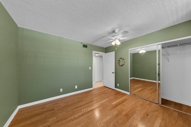 WELCOME HOME TO THIS CHARMING 2 BEDROOM, 2 BATH CONDO WITH - photo 30