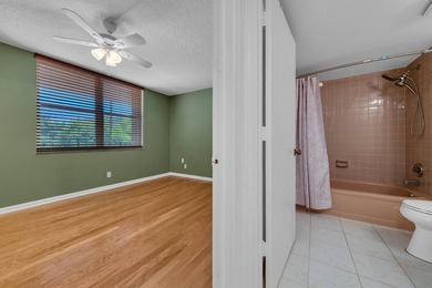 WELCOME HOME TO THIS CHARMING 2 BEDROOM, 2 BATH CONDO WITH - photo 32