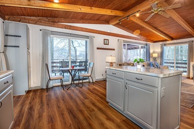 This beautiful, nearly 3,000 square foot cottage-style lakefront - photo 39