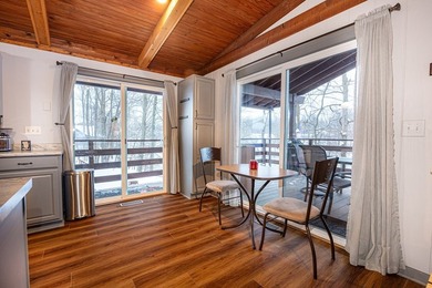 This beautiful, nearly 3,000 square foot cottage-style lakefront - photo 40