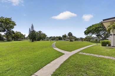 Welcome to your tranquil Florida retreat! This light-filled - photo 40