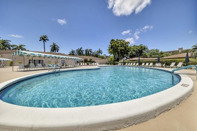 WELCOME HOME TO THIS CHARMING 2 BEDROOM, 2 BATH CONDO WITH - photo 40