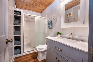 This beautiful, nearly 3,000 square foot cottage-style lakefront - photo 41