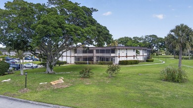 Welcome to your tranquil Florida retreat! This light-filled - photo 41