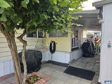 Very well kept home in Juniper Mobile Estates. This home is - photo 4