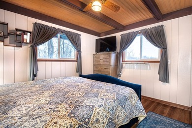 This beautiful, nearly 3,000 square foot cottage-style lakefront - photo 45