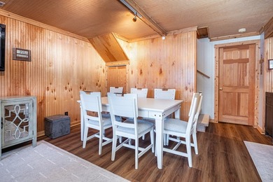 This beautiful, nearly 3,000 square foot cottage-style lakefront - photo 47