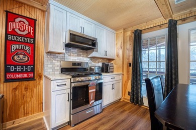 This beautiful, nearly 3,000 square foot cottage-style lakefront - photo 49