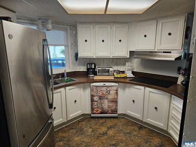 Very well kept home in Juniper Mobile Estates. This home is - photo 9