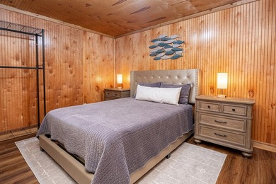 This beautiful, nearly 3,000 square foot cottage-style lakefront - photo 54