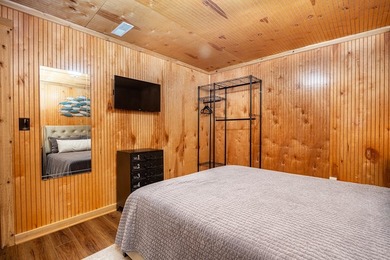 This beautiful, nearly 3,000 square foot cottage-style lakefront - photo 55