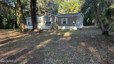 Lake Home ActiveUnderContr in Jacksonville, Florida