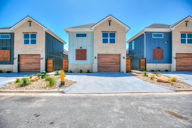 Come check out the newest townhome in San Angelo. This 3 bedroom - photo 2